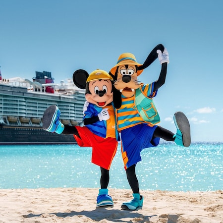 Personagens Disney encantando a bordo do cruzeiro